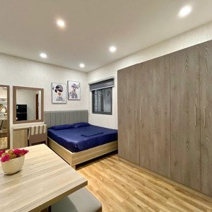 đầu tháng sau nhà em trống phòng cửa sổ lầu 2 có bảo vệ gần chợ lê văn sỹ, quận 3