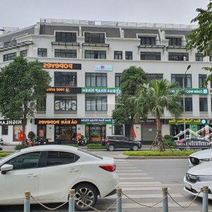 cho thuê shophoues mặt đường hàm nghi, diên tích 93m2, đầy đủ nội thất. lh 