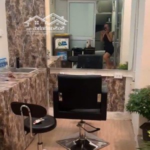 cho thuê mặt bằng để làm nail. ngay trung tâm phố lý thường kiệt. hoàn kiếm .