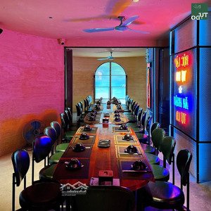 cho thuê cửa hàng 220m2 tại hoàng quốc việt. giá thuê hợp lý kinh doanh nhà hàng, cafe, bia ok