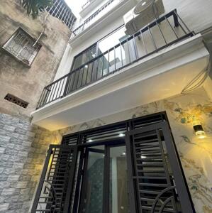 Cho thuê nhà nguyên căn mới, Thang Máy 98 Vũ Trọng Phụng 6 tầng x 40m2, 4PN kk, 20.5 triệu