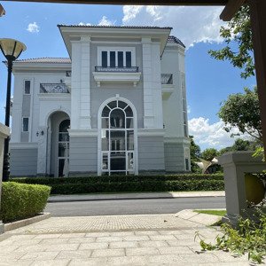 chỉ duy nhất 1 căn sol villas, cần bán gấp. dt: 450m2, chỉ 90 tr/m2. lh: 