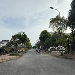 new biệt thự băng 2 đường 33m nam vĩnh yên - giá tốt - sẵn bìa - vị trí đẹp. hướng tây nam 291m2