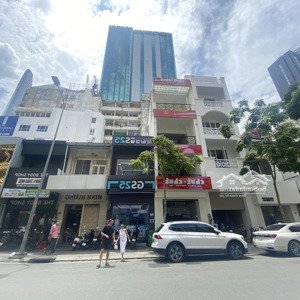 cho thuê nhà ngay chợ bến thành mt lê lai, p bến thành, q1. dt 4.2x20m 1 trệt 3 lầu. giá 110tr/th