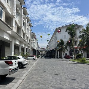 Bán Khách Sạn 4 Sao Khu Du Lịch Cảng Tàu Quốc Tế Tuần Châu, Hạ Long, Quảng Ninh.