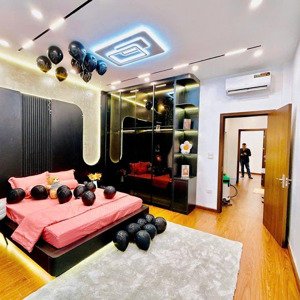 chính chủ cần tiền bán cực rẻ. 55m. 5 tầng. lô góc. nhà đẹp full nội thất. trung tâm hai bà trưng.