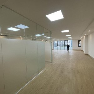 cho thuê văn phòng phố mễ trì dt 135m2 giá cực rẻ bàn giao ngay liên hệ em để đi xem