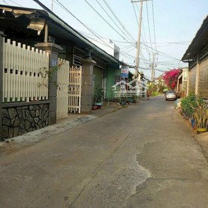 nhà rộng trung tâm p4 tp tân an cách sân vận động long an 300 m.
