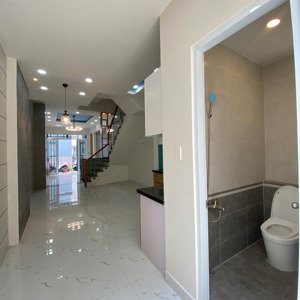 chỉ 6,5 tỷ - khu nội bộ hoà bình gần đầm sen (3,7x16m, 56m2, 3 lầu) mới 100% - xe hơi tới nhà