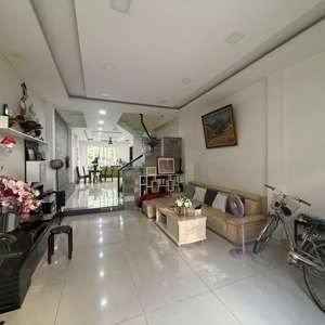 10,8tỷ - hàng hot (4,5x21m, 3 tầng - có sân thượng) đường xe tải 7m gần đầm sen - mới full nội thất