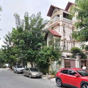 cho thuê biệt thự kdc an phú hưng- dt: 7.5x20m- hầm, 3 tầng, st- nội thất gỗ cao cấp