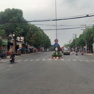 bán mặt tiền kinh doanh đồng khởi, tp biên hòa, dt 6 x 70m = 420m. giá 11,5 tỷ. sổ hồng thổ cư