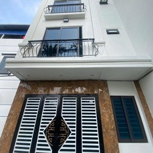 nhà ngay song phương - ô tô đỗ gần - diện tích rộng: 42m2 * 4 tầng - cách mỹ đình chỉ 10 phút