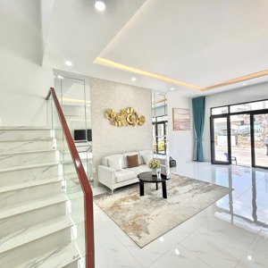 Cắt Lỗ! Bán Nhà Phố Tại Bình Dương, 1 Trệt 1 Lầu, Giá 2.6 Tỷ, 2 Pn, 2wc, Shr