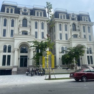 tòa văn phòng hầm 6 lầu thang máy 2000m2 sử dụng - có hệ thống pccc