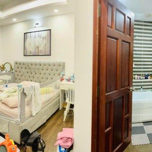 bán nhà ngô gia tự, quận 10. nhà 44 m2 (4x11m), 2 tỷ 250 sổ riêng đang cho thuê 12 tr/tháng