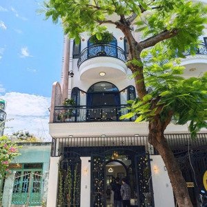 bán gấp nhà 3 tầng tân cổ điển, cách biển 500m, full nội thất, vỉa hè 3m, hướng tây nam