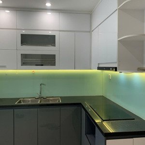 căn hộ 2pn nội thất cơ bản phù hợp với gia đình đã có sẵn nội thất, nhà đã được dọn, vào được luôn