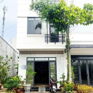 nhà 1 trệt, 1 lầu ngay mặt tiền vào ở ngay