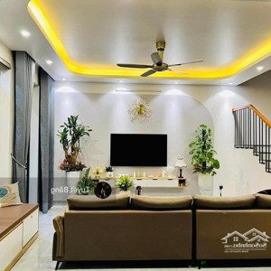 bán gấp nhà đ.hòa hảo,p.8,q.10.sauu lưng trường đại học kinh tế hồ chí minh.gía chỉ 4 tỷ 780 triệu