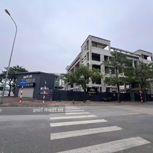 chuyển nhượng toà văn phòng, hành chính, y tế. lô góc mặt phố phạm khắc quảng, long biên.p