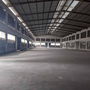 tổng dt 4500m2, kho 3400m2 - 280 triệu/th đường dẫn cao tốc - cont 40f24h vào, có pccc