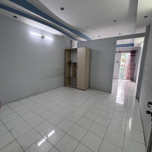 cho thuê full tầng 2 mặt tiền ban công quận 11