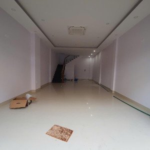 cho thuê nhà mặt tiền khu chợ hàn. thang máy, trung tâm tp