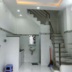 cho thuê nhà mặt tiền, 3 tầng, 13m2, đoàn văn bơ, quận 4