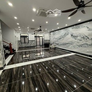 siêu phẩm cho thuê nguyên trệt + lầu 1, nhà đẹp 162m² - vinhomes grand park vị trí đông đúc