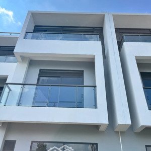 nhà phố mặt tiền khu đô thị đông tăng long ngay sát cao tốc giá 71 triệu/m2