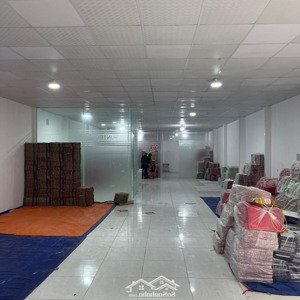 Cho Thuê Kho Thành Thái, Dịch Vọng 186m2 Thông đẹp Cao ôtô Tải đỗ Cửa, Giá 25tr/th 