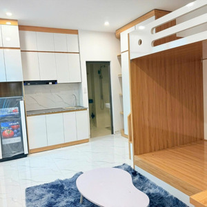 bán rẻ căn hộ dịch vụ cầu giấy, 60m2, 10 phòng, mặt ngõ to, thông, ô tô đỗ, dòng tiền 70tr/tháng