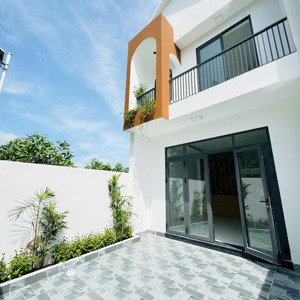 chủ ngộp cần bán nhà 1 triệt 1 lầu ngay gần chợ thạnh phú, giá 2 tỷ 2