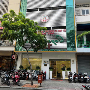 siêu vị trí mt hàm nghi . p bến nghé quận 1. ..dt.. 9 x 20m ....cn 180m2 .. 3 tầng .. giá 120 tỷ