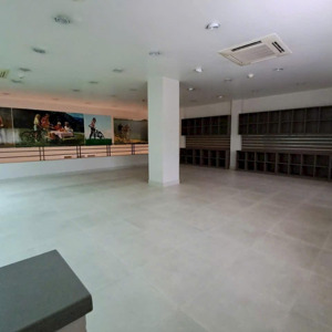 cho thuê nhà mặt tiền khánh hội ngang 18m quận 4