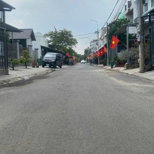 bán nhà hoàn công (góc 2 mặt tiền). dt rộng: 133m2 ngang 6,3m. thuộc kdc tân phong. giá chỉ 4,1 tỷ