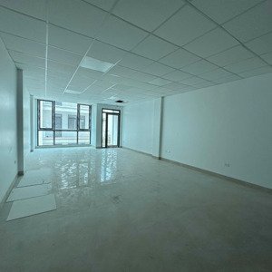 cho thuê văn phòng mới hoàn thiện đẹp, 55 m2/tầng như hình, sàn thông, vào làm việc ngay