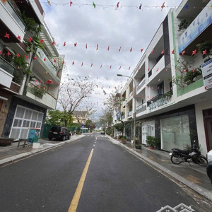 bán nhà 4 tầng full nội thất rất đẹp kdt vcn phước hải tp nha trang