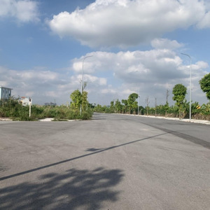 chính chủ bán 120m2 đất đấu giá cự khối mặt đường 25m view giữa hồ bộ đội 30ha
