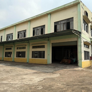 bán gấp nhà xưởng + văn phòng (dt: 2.250m2), liên hệ chính chủ