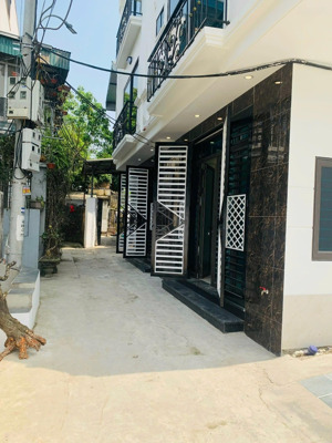 xin đừng bỏ lỡ căn góc 2 thoáng xây 3t, 47m2 chỉ 150m chợ trường đầy đủ. 300m ra đại lộ tl.
