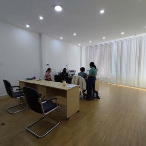 cho thuê nhà 3 tầng mặt tiền tiểu la gần lê thanh nghị, diện tích 65m², ngang 5m
