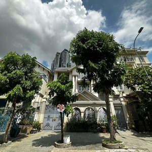 bán siêu phẩm biệt thự khan hiếm view công viên đặng thùy trâm -dt: 20,5x20m - 3 tầng - giá: 33 tỷ