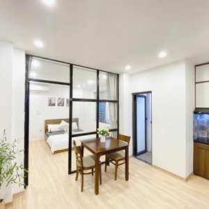 cho thuê phòng 1k1n 40m2 phố xuân thủy ban công rộng full đồ chỉ 6tr/tháng