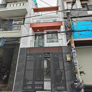 NHÀ 2/ ĐƯỜNG NGUYỄN VĂN QUÁ, 4x14m, 3 TẦNG, HẺM XE HƠI