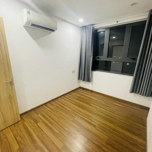 chính chủ cho thuê 2pn 2wc có máy lạnh căn góc ở ngay the east gate