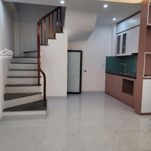 bán nhà mới 5.2 tỷ, dt 30m2, mt 4m, 5 tầng, 3 ngủ, 70m ra đường quang trung, gần bến xe yên nghĩa