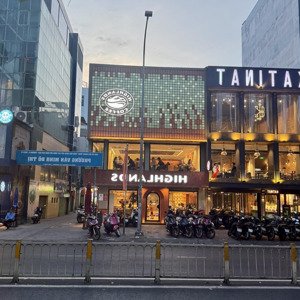30.5 tỷ- mặt tiền sư vạn hạnh, quận 10 - dt: 9.6x17m. 5 tầng hđt: 80tr/th. vị trí gần lý thái tổ