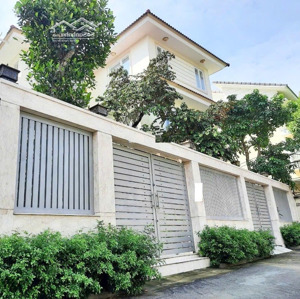 giảm 10% bán gấp biệt thự sân vườn 3 tầng khu compound trần não 210m2 giá 42tỷ tốt nhất khu quận 2